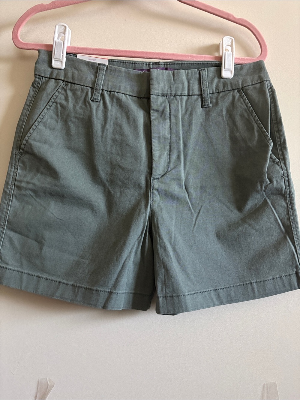 NWT Gloria Vanderbilt Women’s Sage Green Cotton Chino Shorts Size 8 Pockets